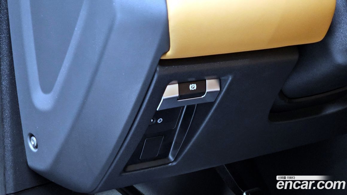 Land Rover Defender 2023