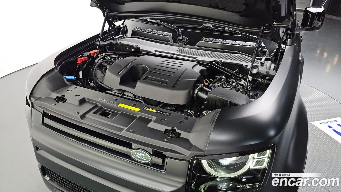 Land Rover Defender 2023