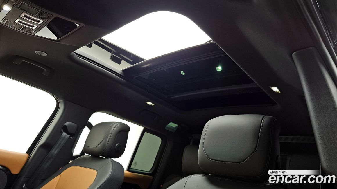 Land Rover Defender 2023