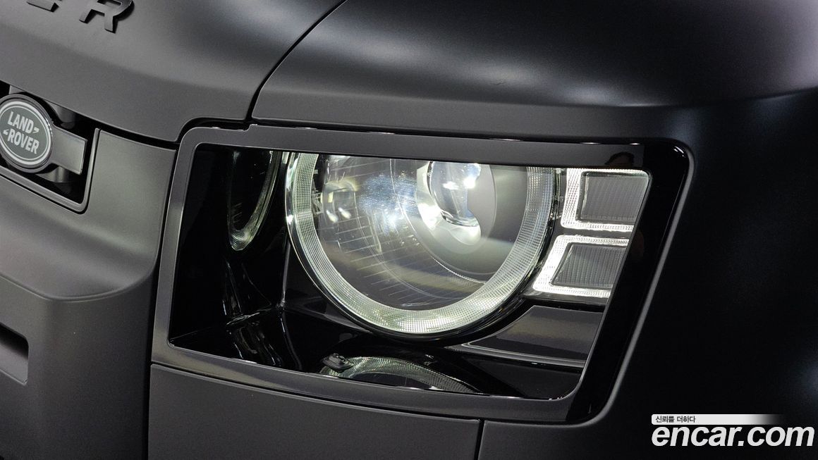 Land Rover Defender 2023