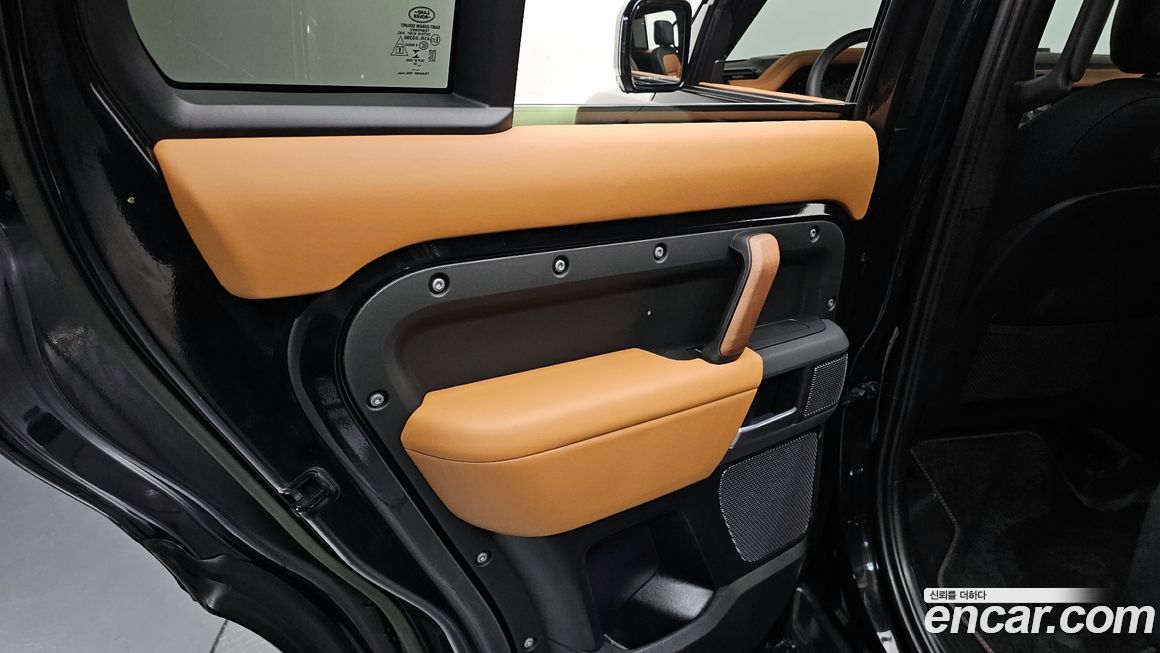 Land Rover Defender 2023
