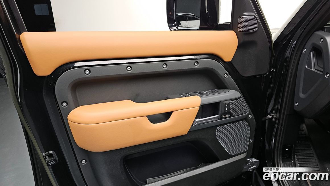 Land Rover Defender 2023