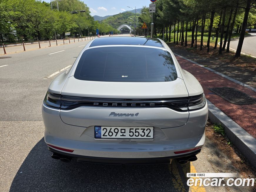 Porsche Panamera 2022