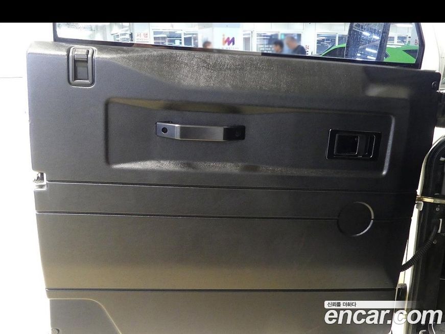 Land Rover Defender 2010