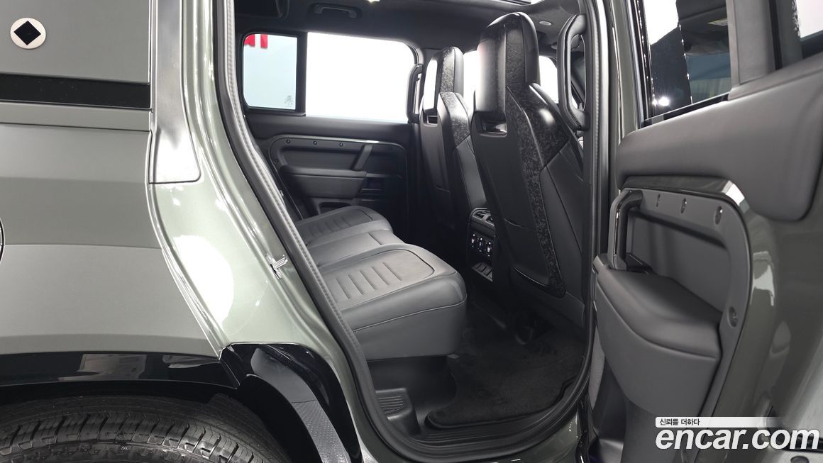 Land Rover Defender 2025