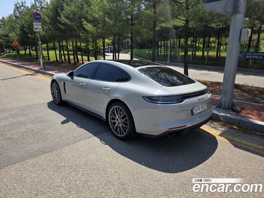 Porsche Panamera 2022