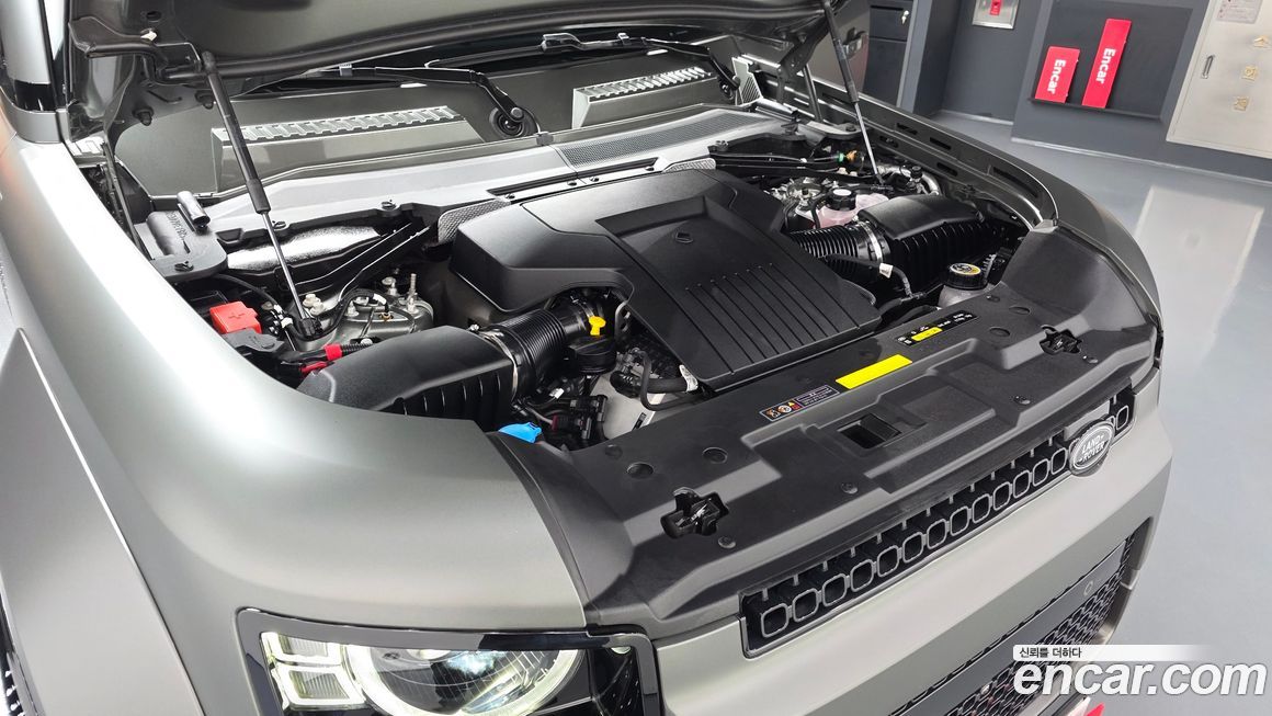 Land Rover Defender 2025