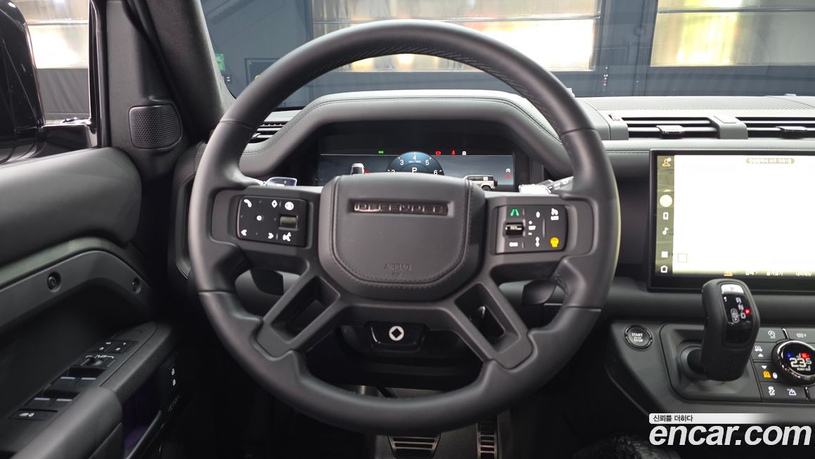 Land Rover Defender 2025