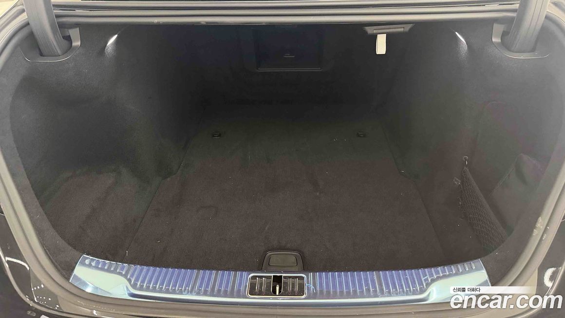 Mercedes-Benz S-Class 2025