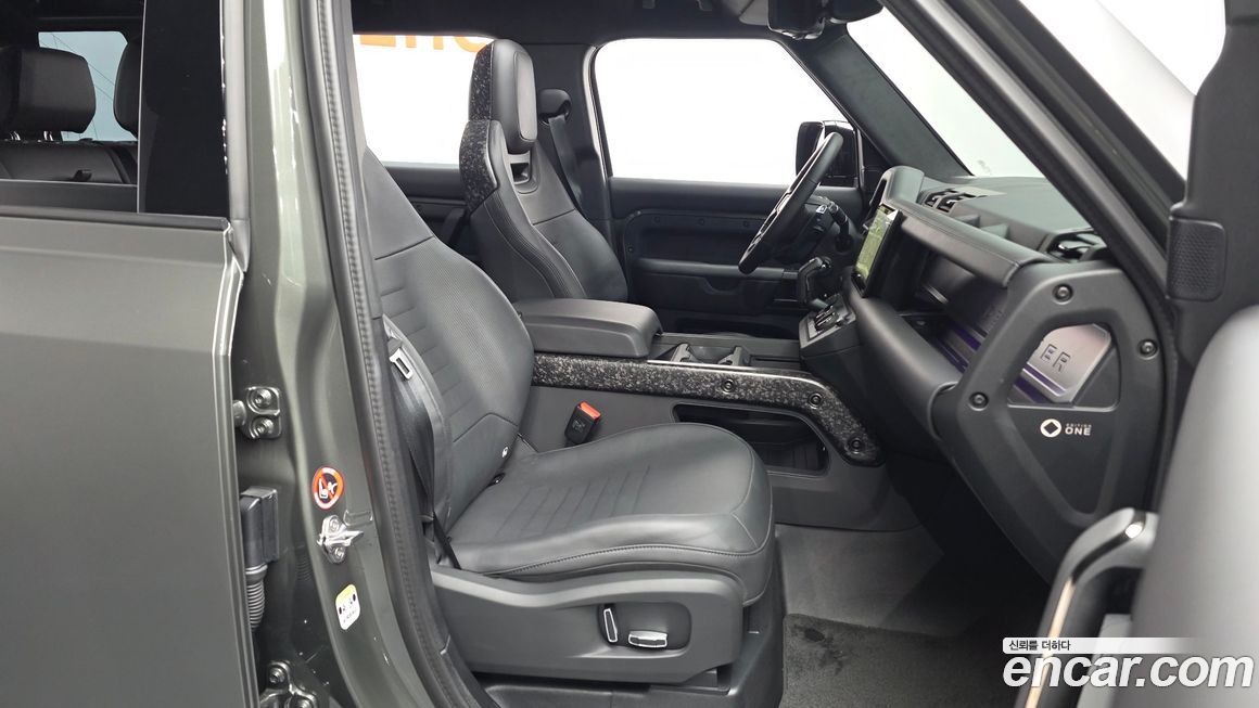 Land Rover Defender 2025