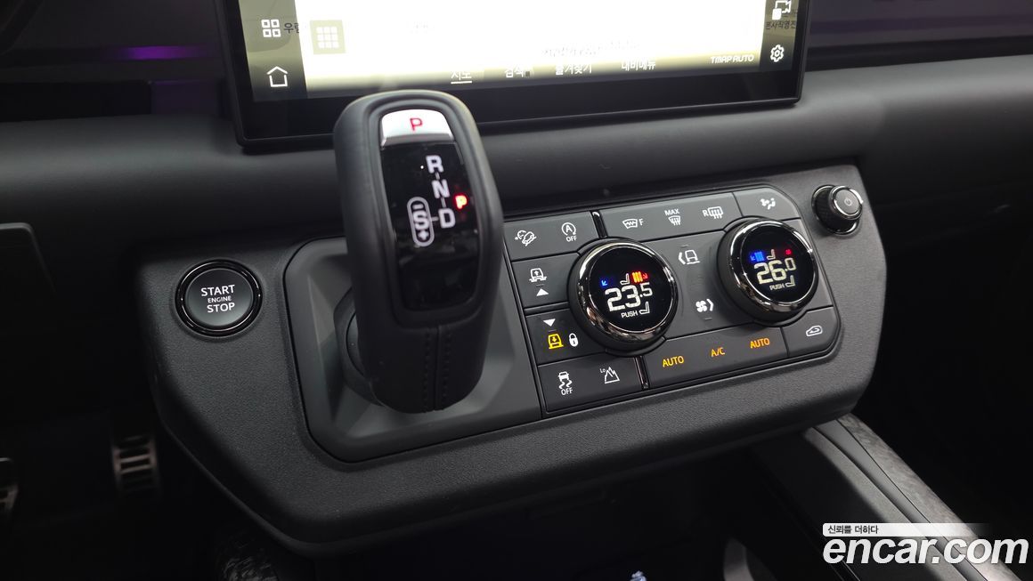 Land Rover Defender 2025
