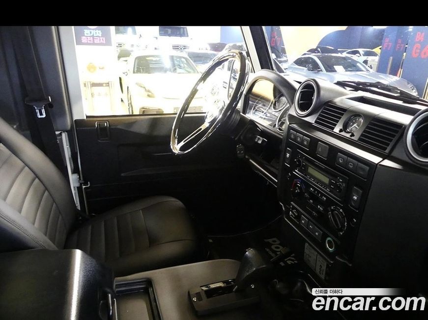 Land Rover Defender 2010
