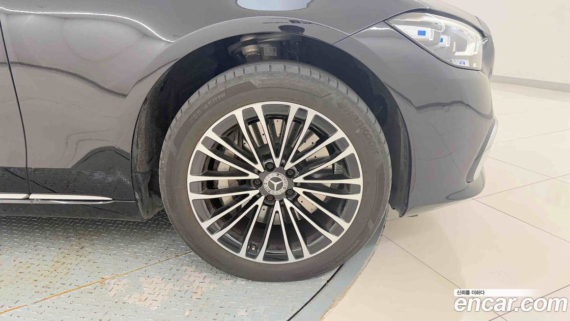 Mercedes-Benz S-Class 2025
