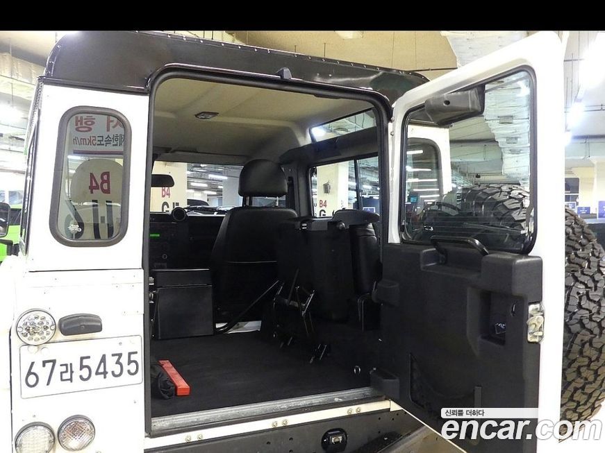 Land Rover Defender 2010