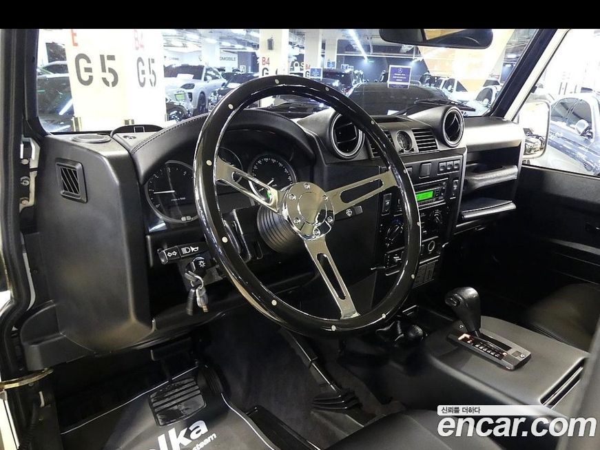 Land Rover Defender 2010