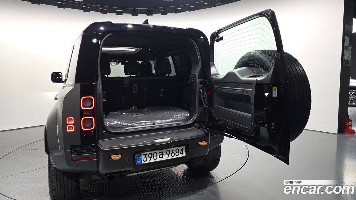 Land Rover Defender 2025
