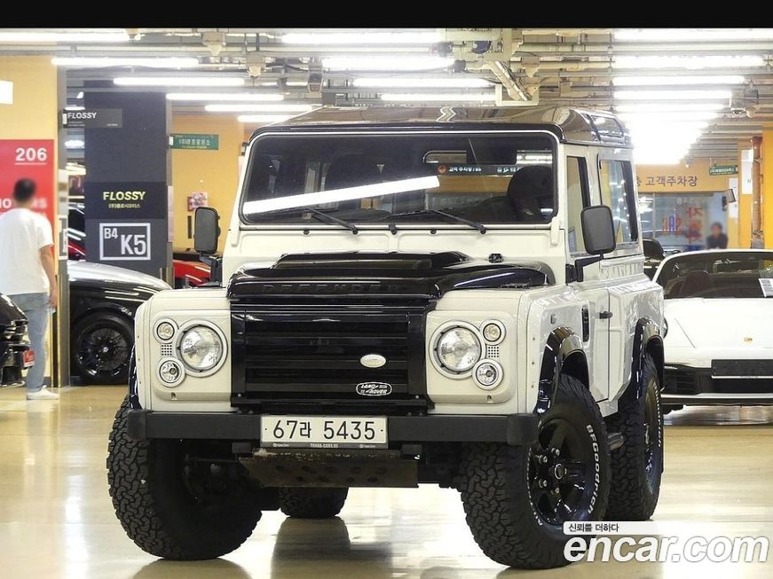 Land Rover Defender 2010