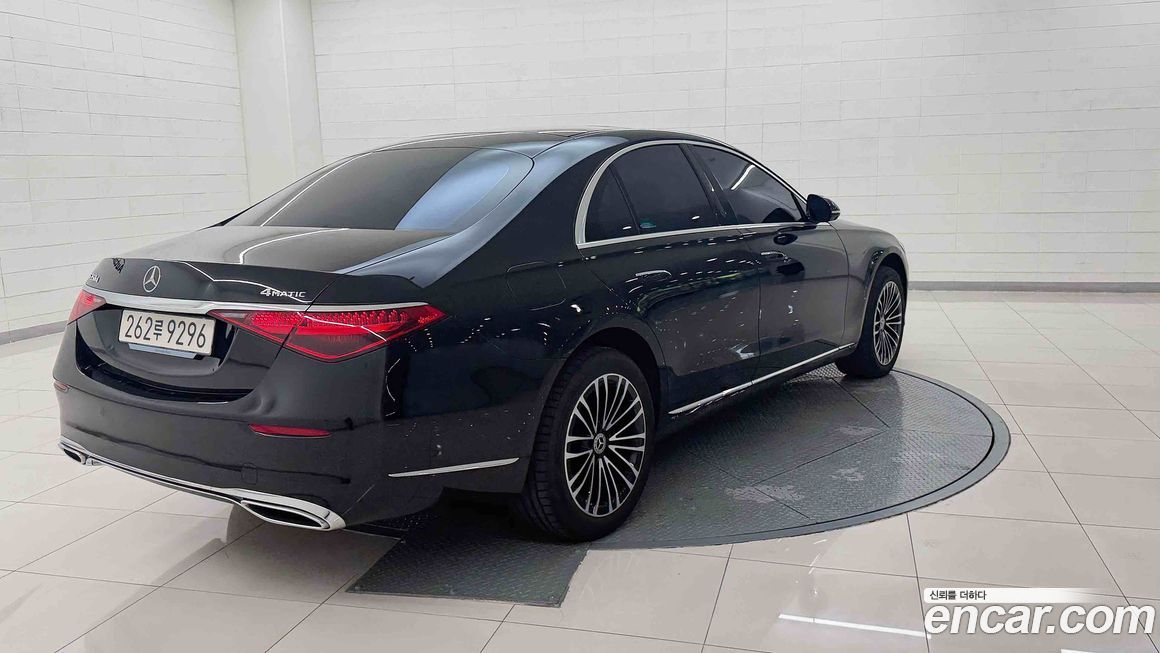 Mercedes-Benz S-Class 2025