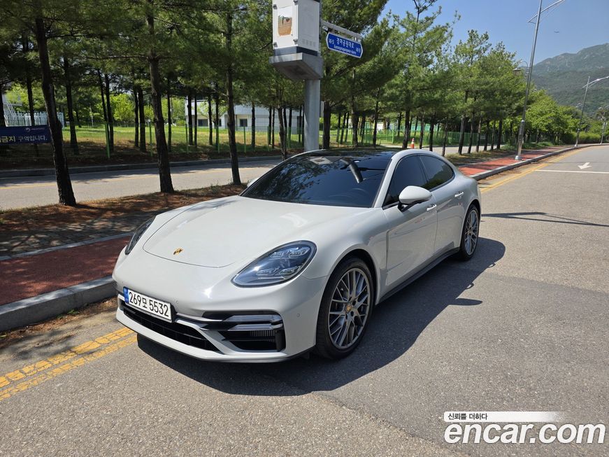 Porsche Panamera 2022