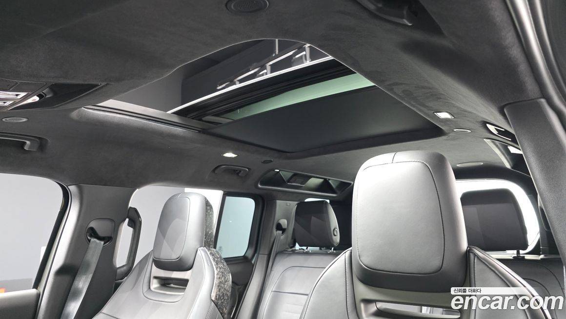 Land Rover Defender 2025