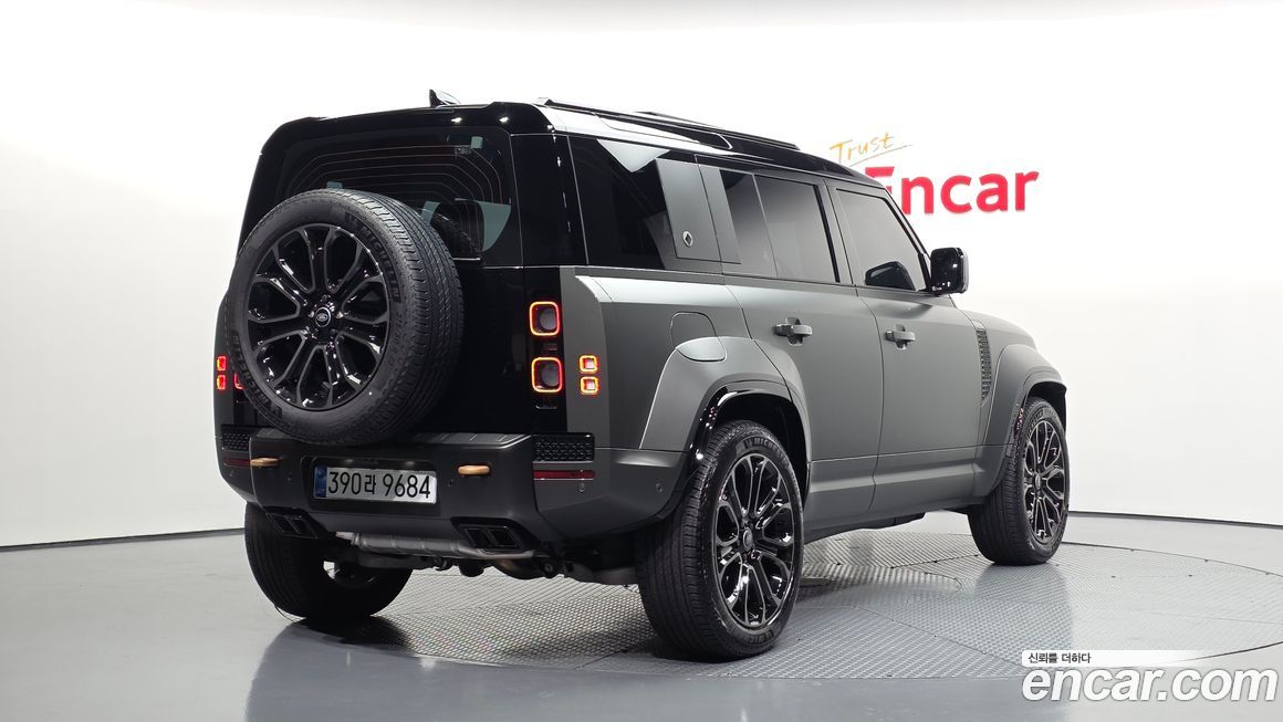 Land Rover Defender 2025