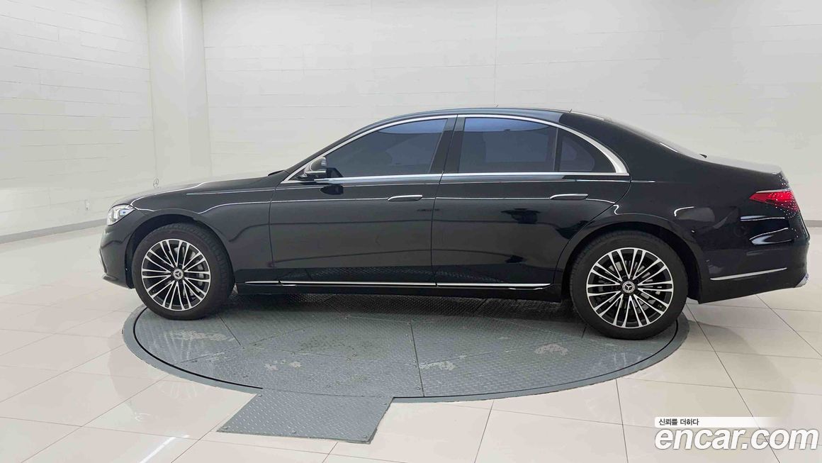 Mercedes-Benz S-Class 2025