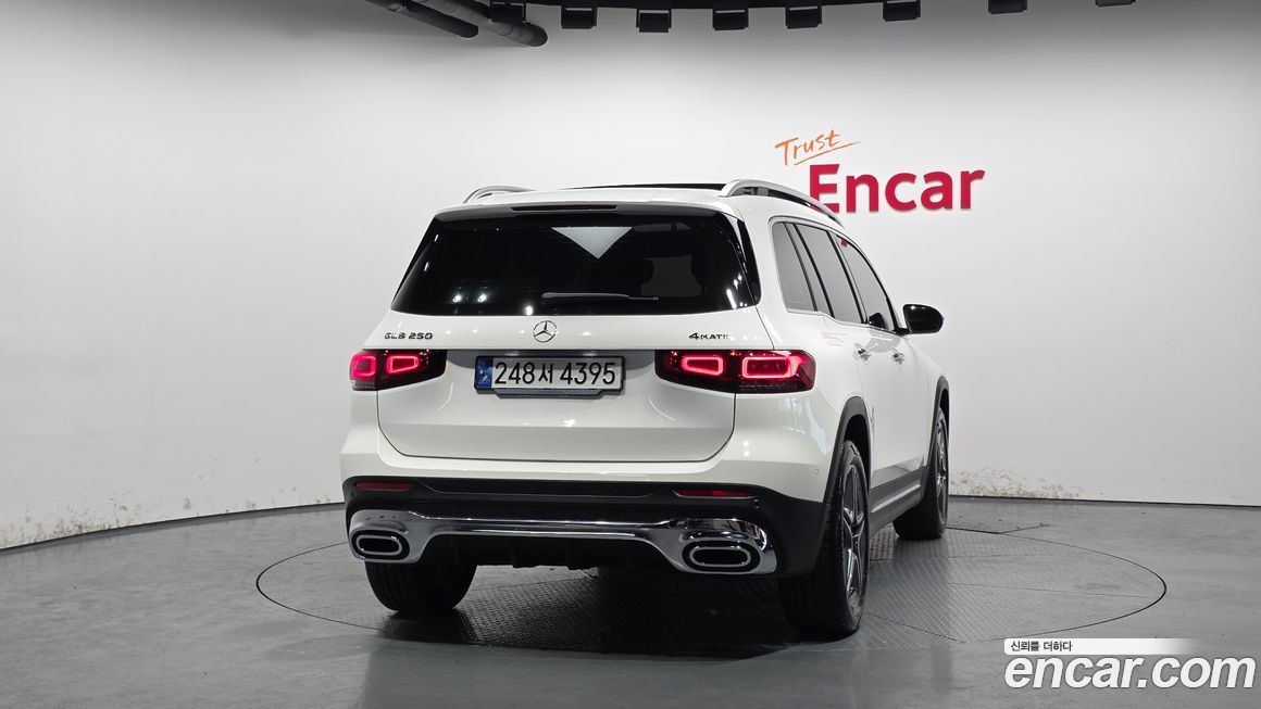 Mercedes-Benz GLB-Class 2023