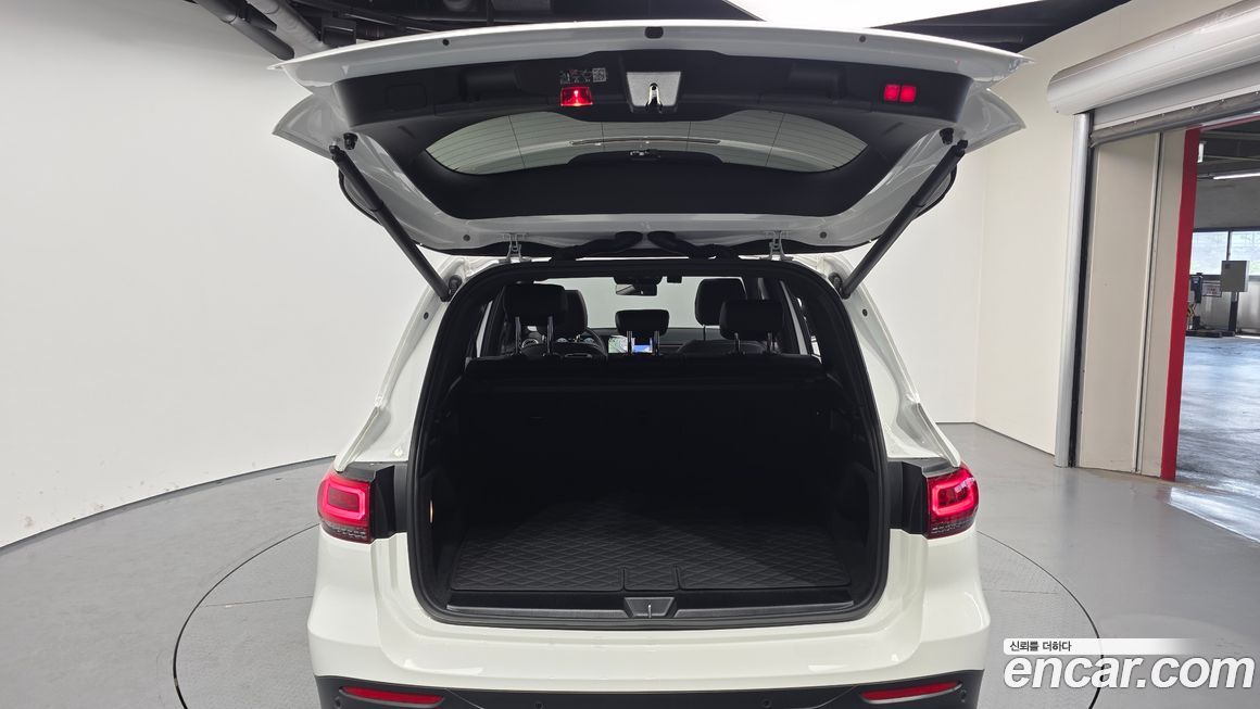 Mercedes-Benz GLB-Class 2023
