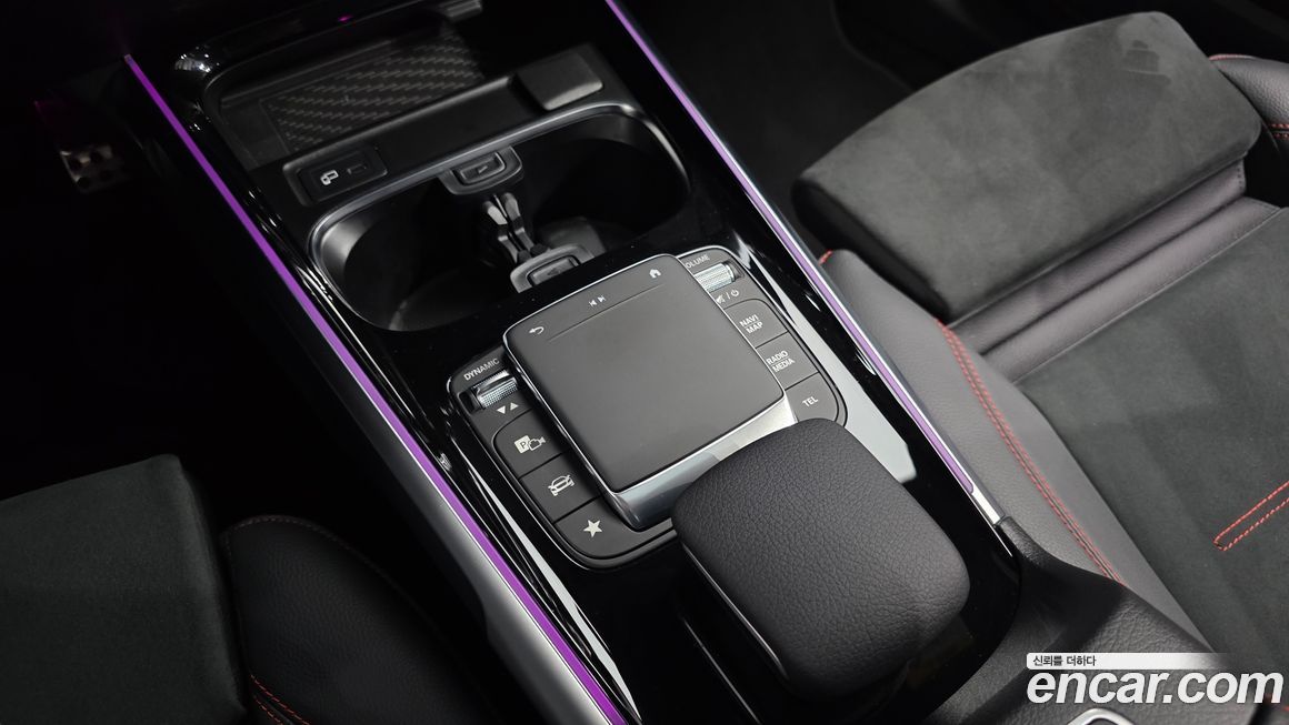 Mercedes-Benz GLB-Class 2023