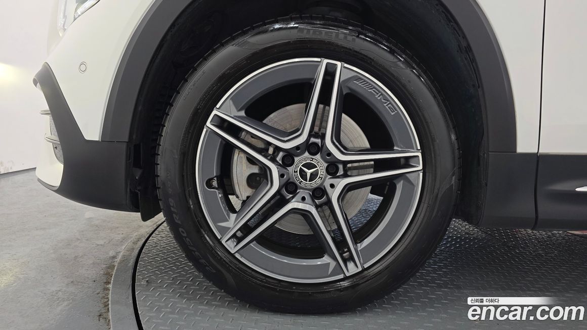 Mercedes-Benz GLB-Class 2023