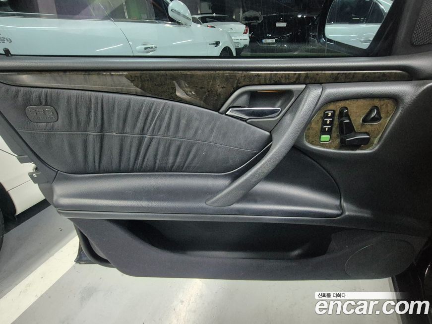 Mercedes-Benz E-Class 2002