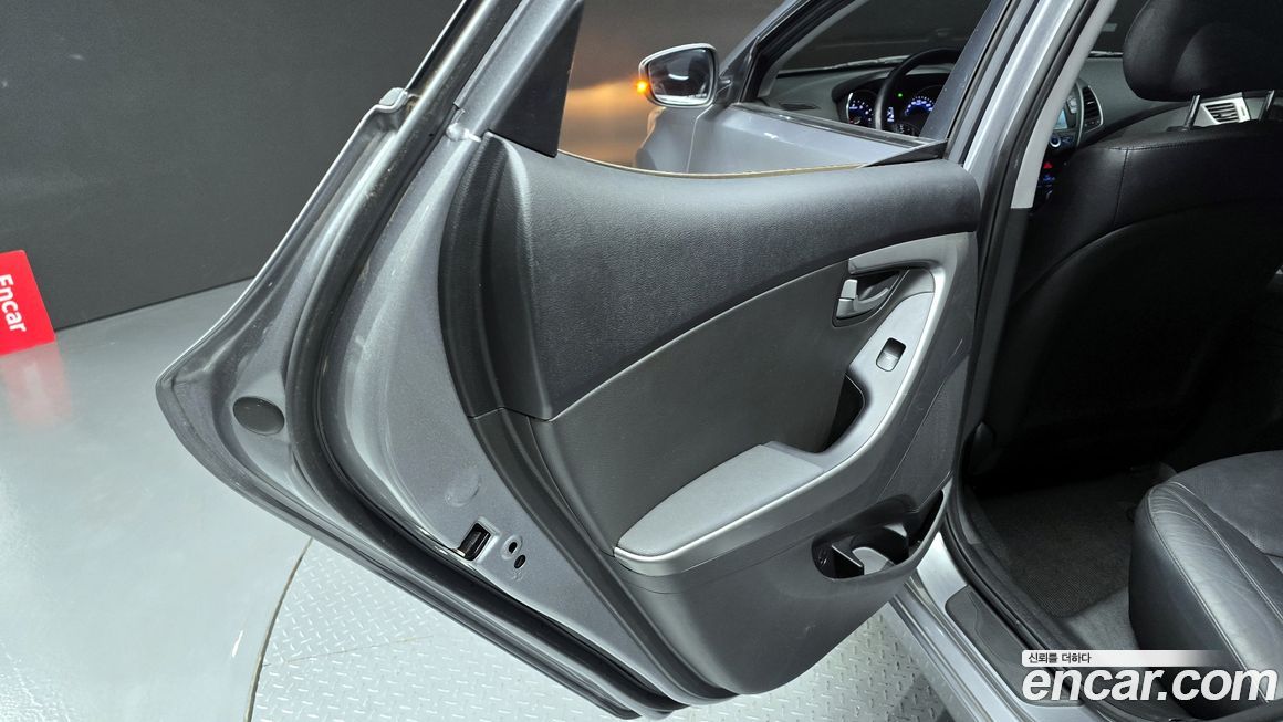 Hyundai AVANTE 2015