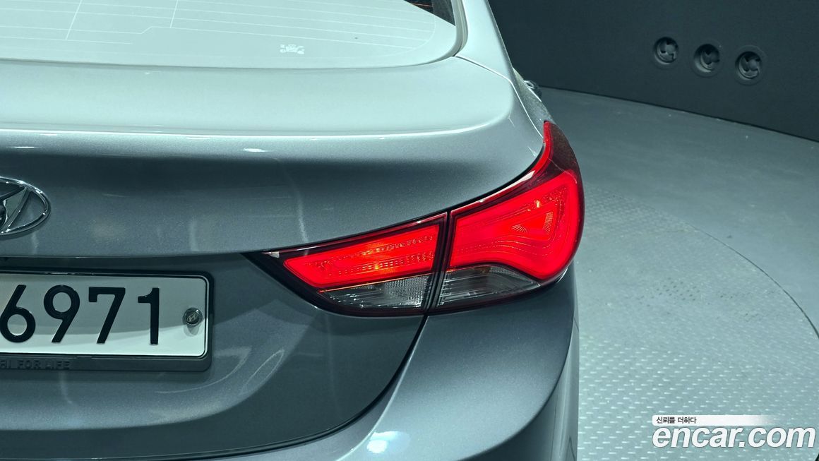 Hyundai AVANTE 2015