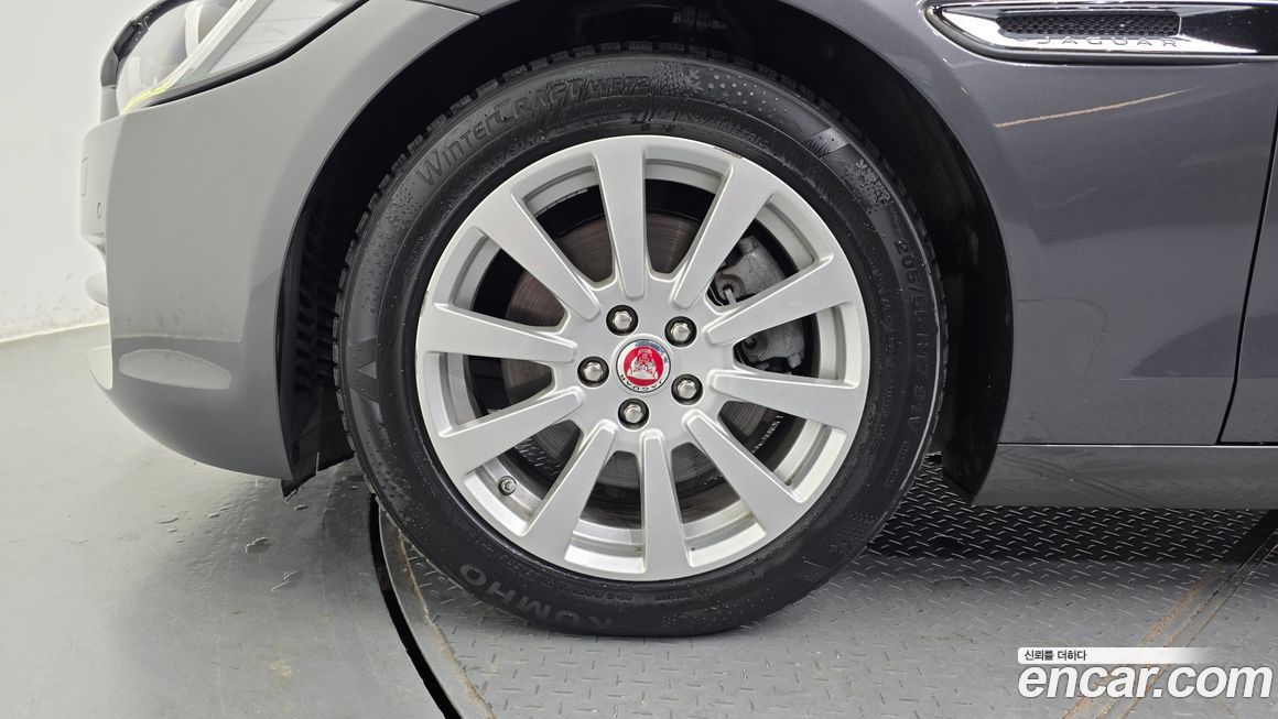 Jaguar XE 2016