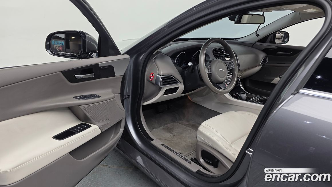 Jaguar XE 2016
