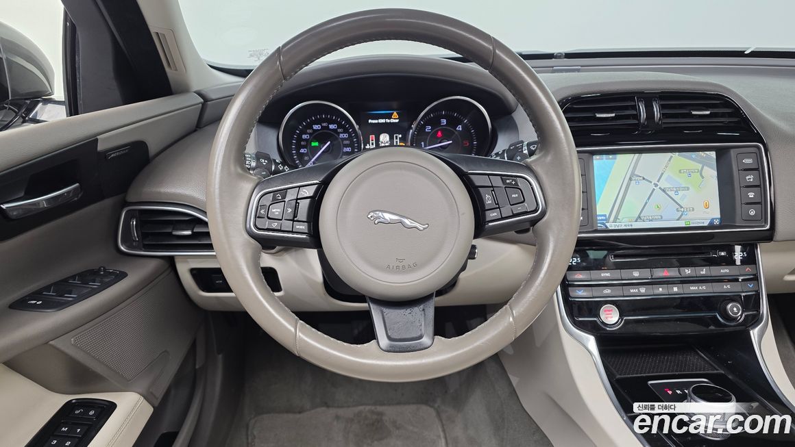 Jaguar XE 2016