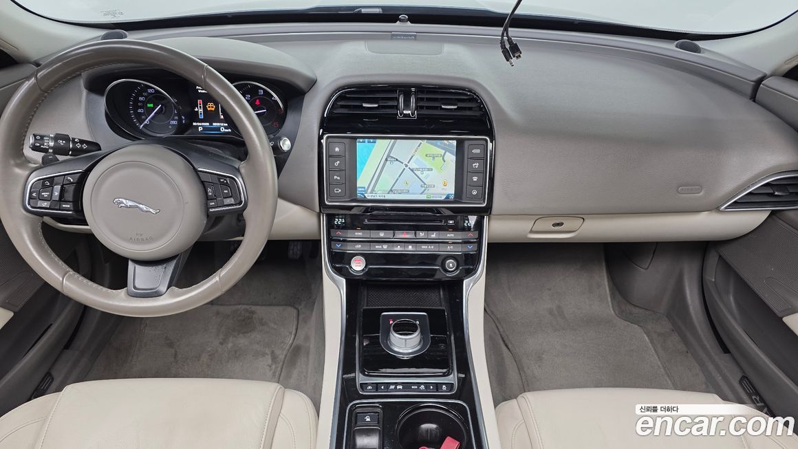 Jaguar XE 2016