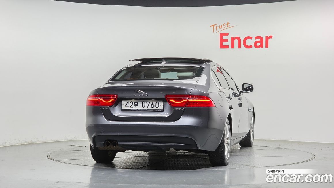 Jaguar XE 2016