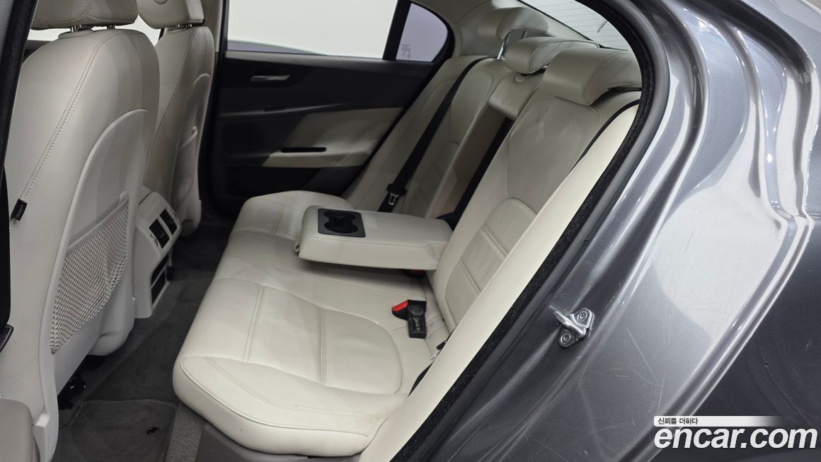 Jaguar XE 2016