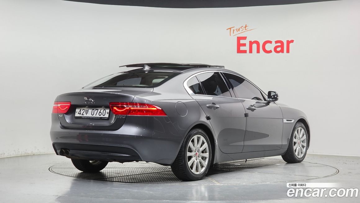 Jaguar XE 2016