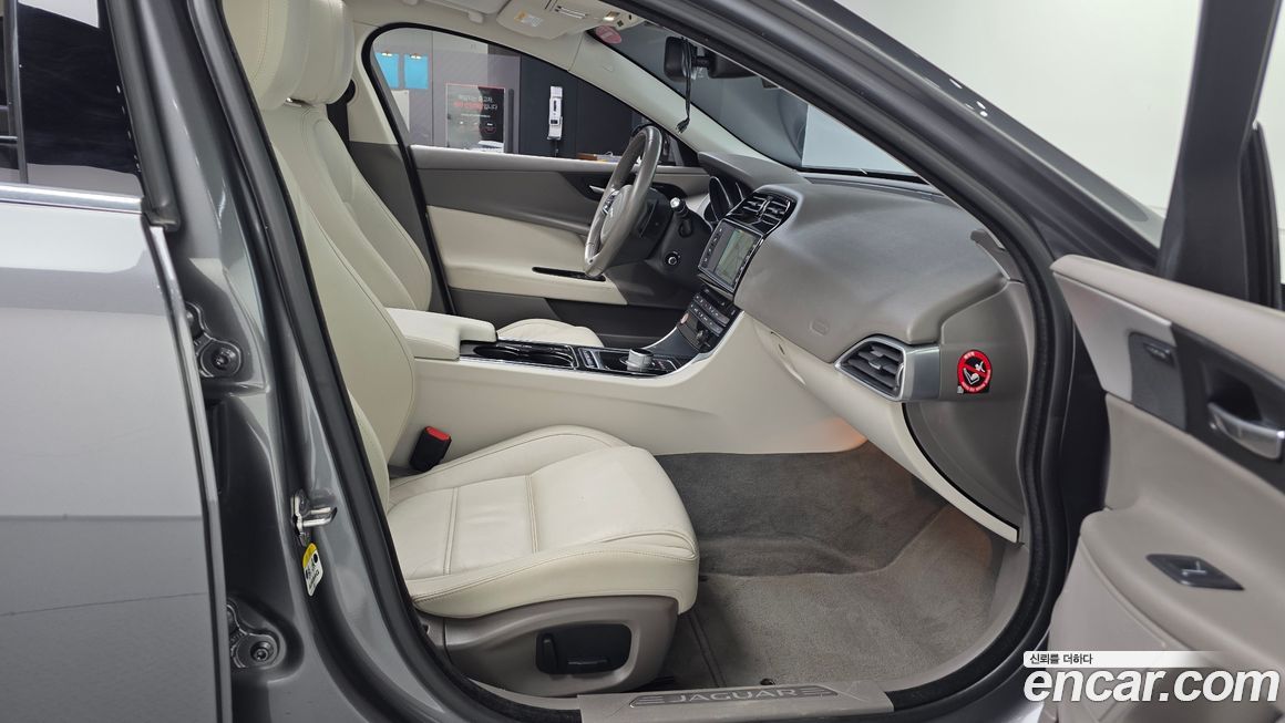 Jaguar XE 2016