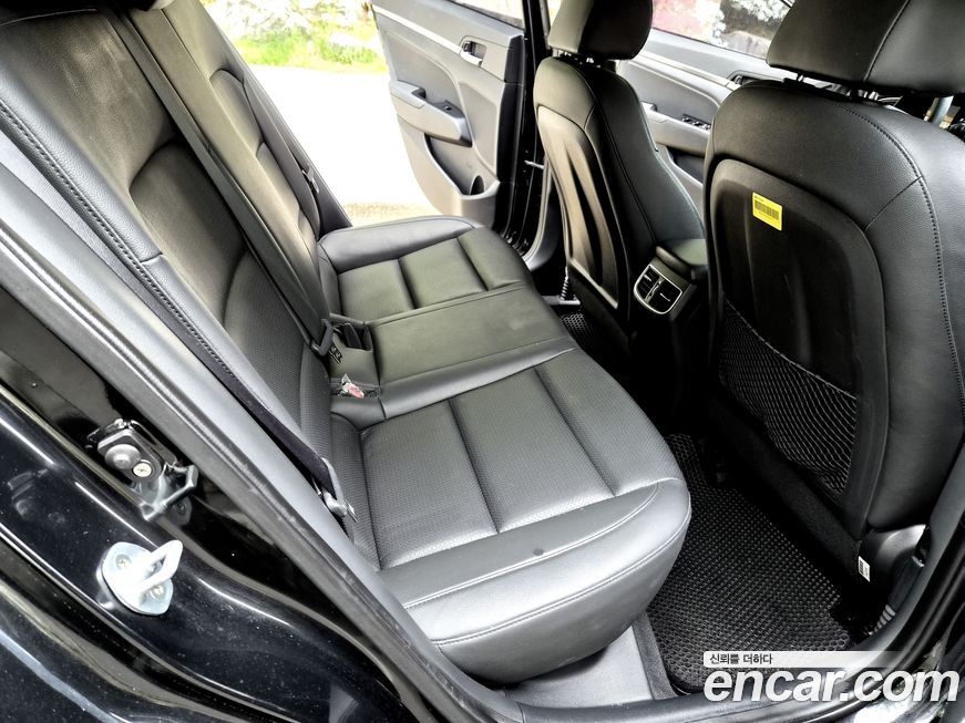 Hyundai AVANTE 2016