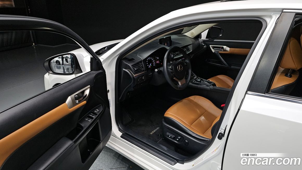 Lexus CT200h 2014