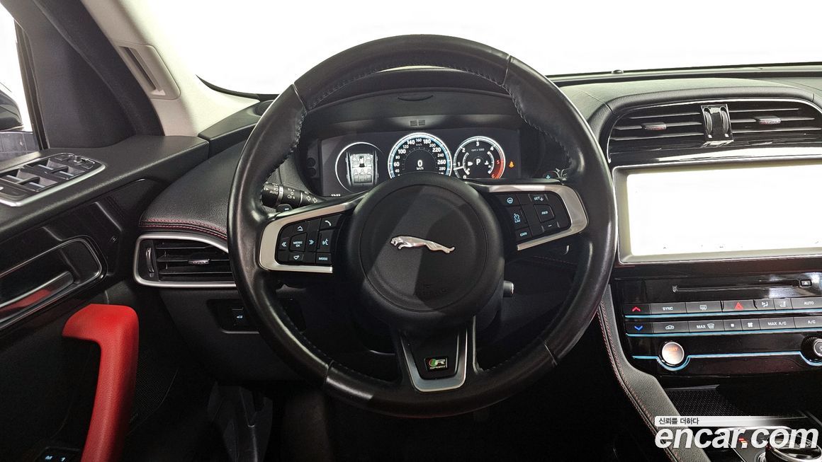 Jaguar F-PACE 2017