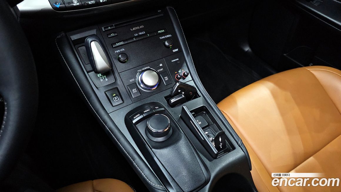 Lexus CT200h 2014