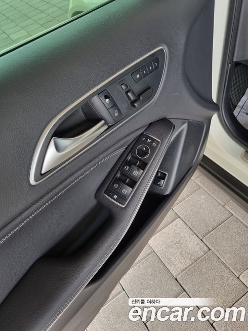 Mercedes-Benz GLA-Class 2016