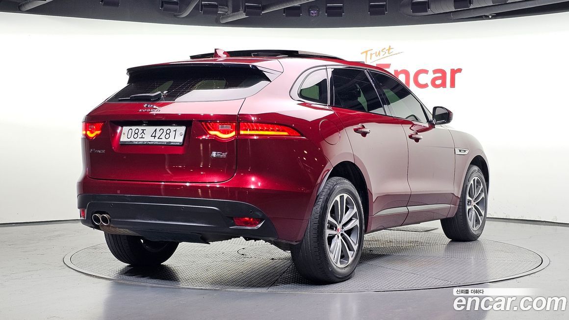 Jaguar F-PACE 2017