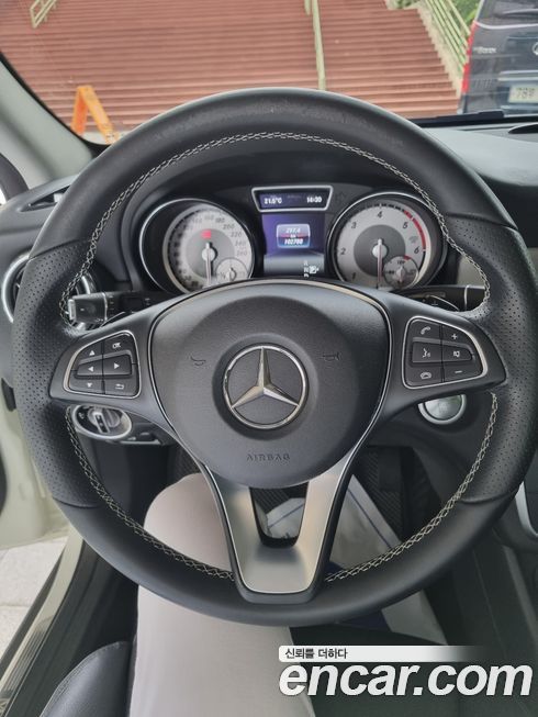 Mercedes-Benz GLA-Class 2016