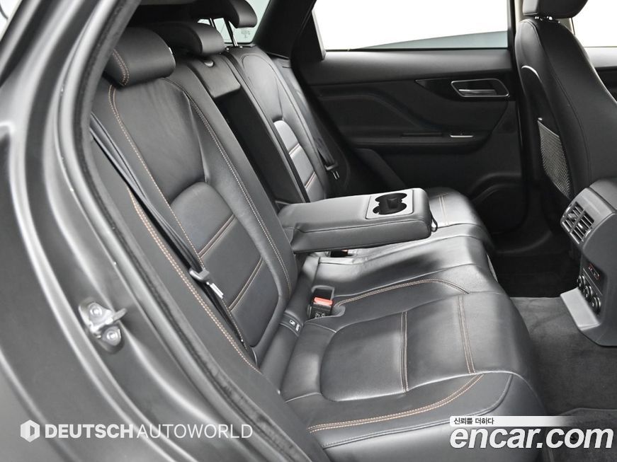 Jaguar F-PACE 2019