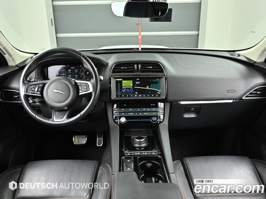 Jaguar F-PACE 2019
